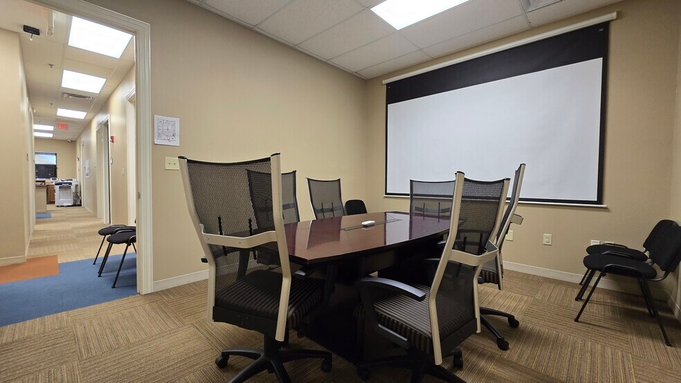 More Photos Of 117-133 W Parkwood Ave, Friendswood Storefront For Lease