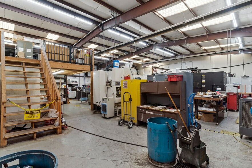 More Photos Of 1211 Wilson ln, West Haven Warehouse For Lease