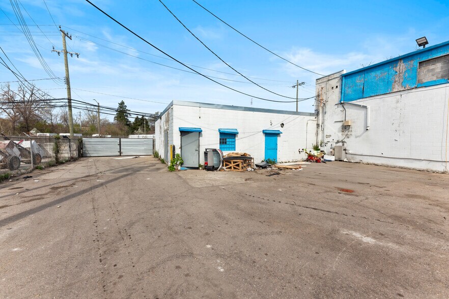 More Photos Of 14286 Meyers Rd, Detroit Industrial For Sale