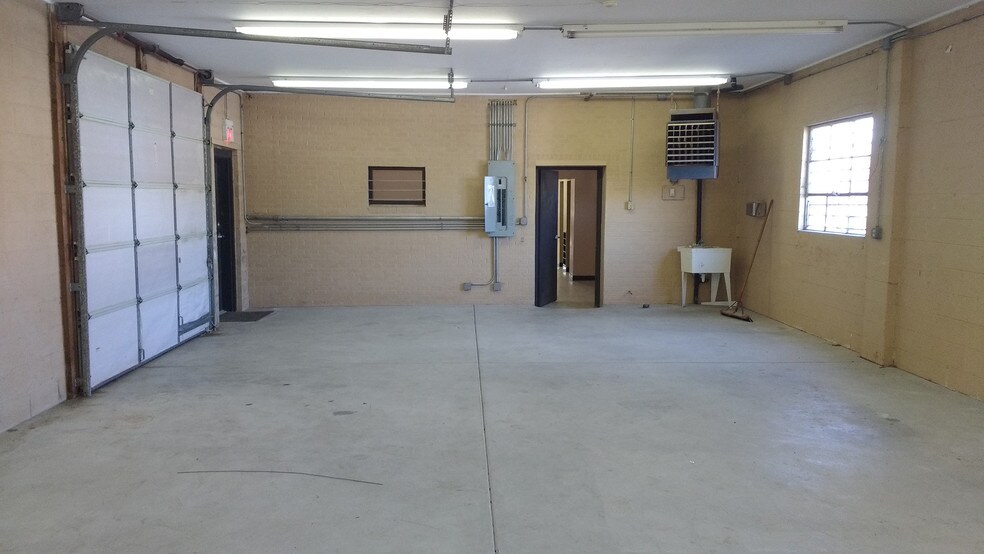More Photos Of 716 W Maple St, Wichita Office For Lease