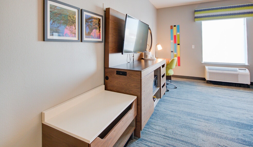 More Photos Of 4617 7th St, Bay City Hotel For Sale