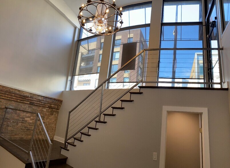 More Photos Of 687-689 N Milwaukee Ave, Chicago Apartments For Lease