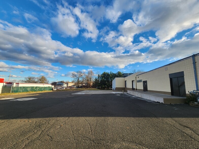 More Photos Of 958-986 Boston Post Rd, West Haven Warehouse For Sale