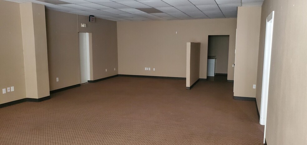 More Photos Of 12701 Fuqua St, Houston Showroom For Lease