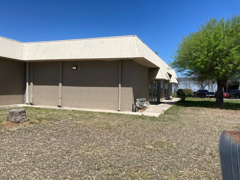 More Photos Of 4763 Broom St, San Antonio Warehouse For Lease