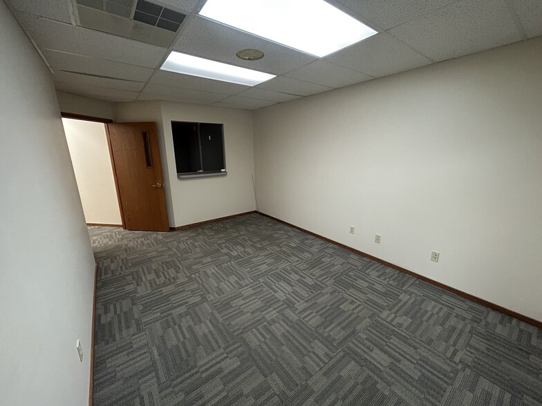 More Photos Of 1820 Post Rd, Plover Storefront Retail Office For Lease