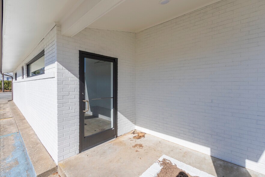 More Photos Of 1107 N Fant St, Anderson Office For Sale
