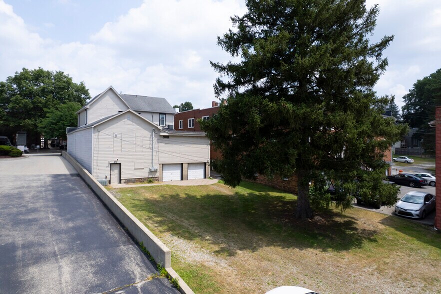 More Photos Of 137 E Main St, Ligonier Township Storefront Retail Residential For Sale