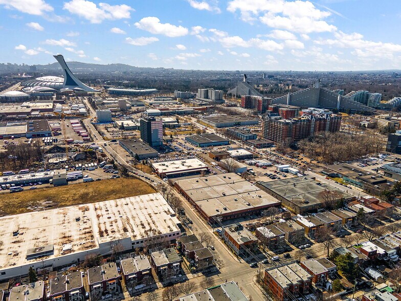 More Photos Of 5655 Rue de Marseille, Montréal Light Distribution For Lease