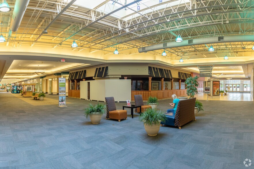 More Photos Of 2121 N Monroe St, Monroe General Retail For Lease