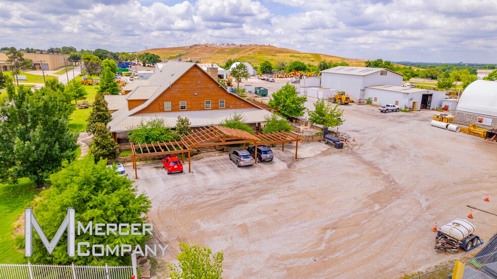 More Photos Of 420 S Dick Price Rd, Kennedale Warehouse For Sale