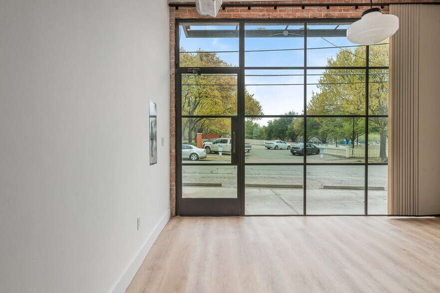 More Photos Of 3106 Swiss Ave, Dallas Storefront For Lease