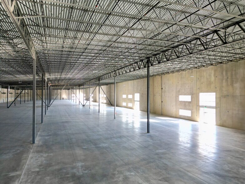 More Photos Of 15707 Terrazzo dr, Colorado Springs Showroom For Lease