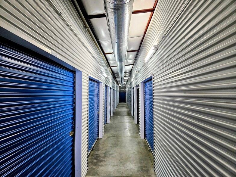 More Photos Of 1060 Dillon Way, Central Point Self Storage For Sale