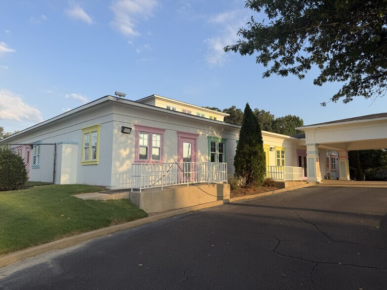 Primary Photo Of 2935 Lakeland Hills Dr, Lakeland Daycare Center For Sale