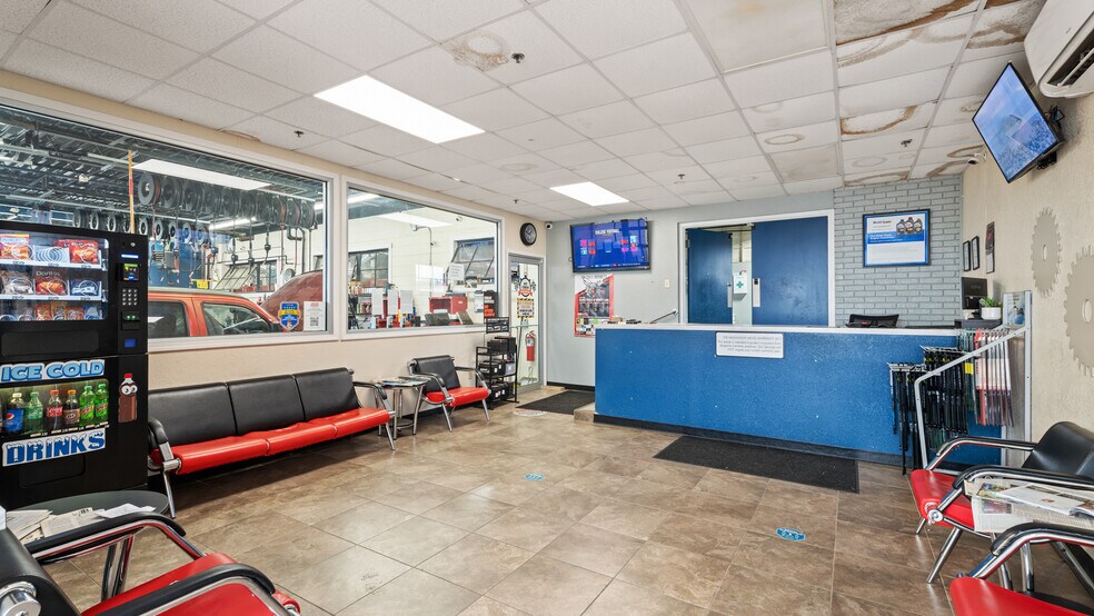 More Photos Of 1107-1111 W Shawnee St, Muskogee Auto Repair For Sale