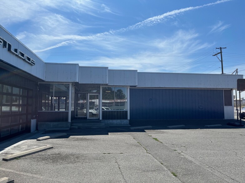 Primary Photo Of 224 N Washington St, Kennewick General Retail For Sale