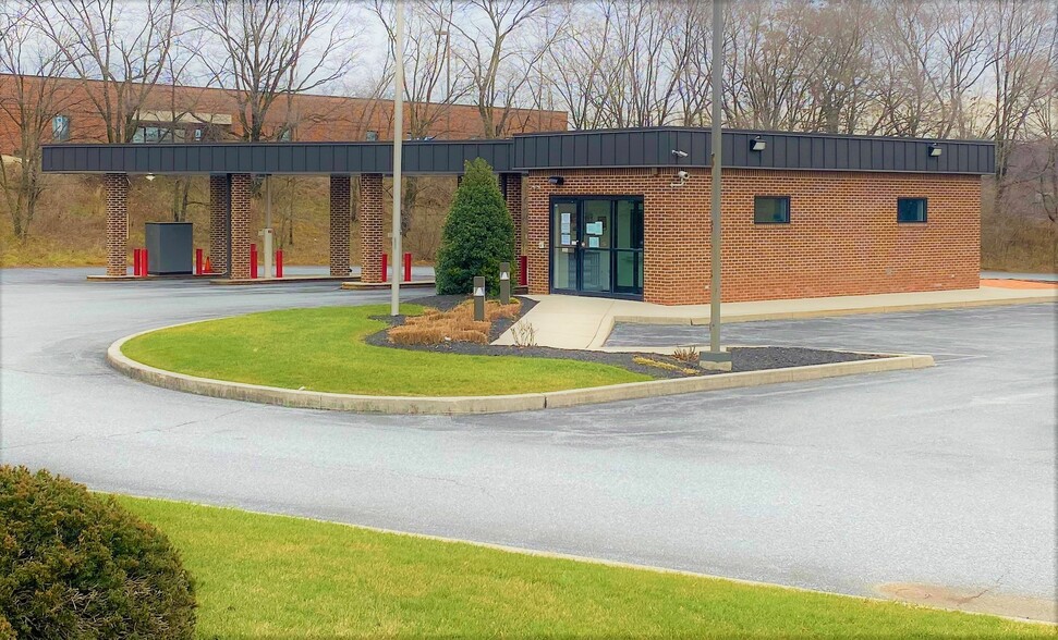 Primary Photo Of 339 E Park Dr, Harrisburg Bank For Lease