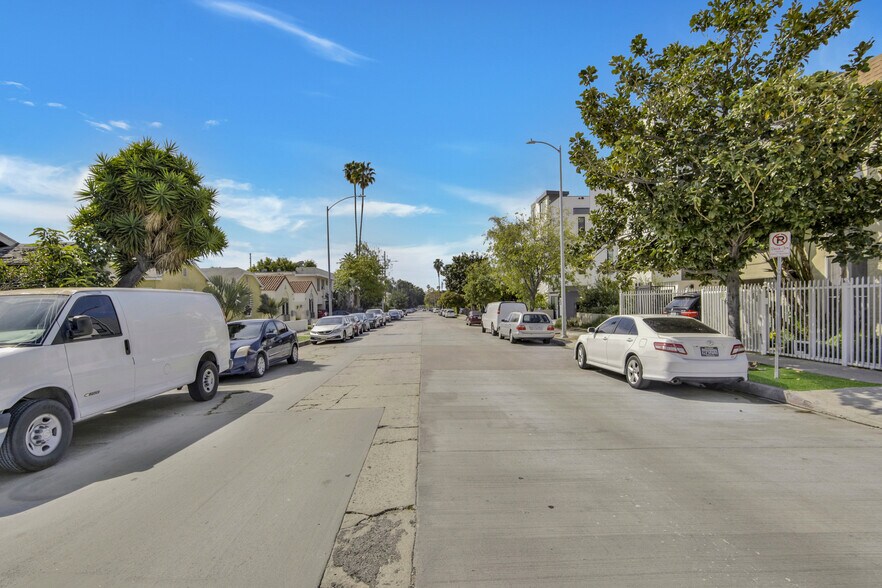 More Photos Of 1042 N Wilcox Ave, Los Angeles Hotel For Lease
