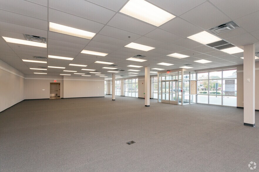 More Photos Of 2 E Rand Rd, Mount Prospect Freestanding For Sale