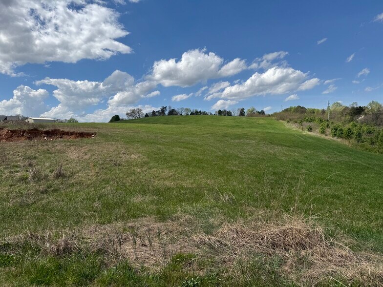 More Photos Of 725 25-70 Hwy, Dandridge Land For Lease