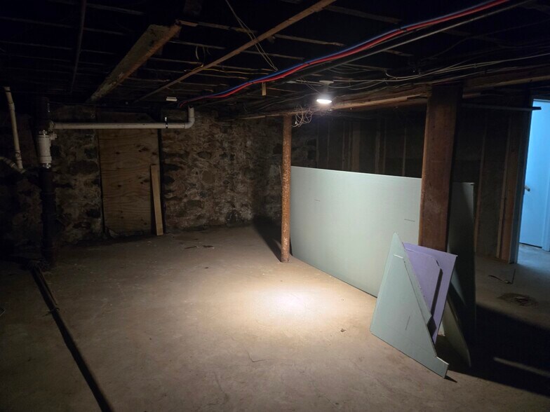 More Photos Of 500-502 Broad Ave, Ridgefield Storefront Retail Residential For Lease