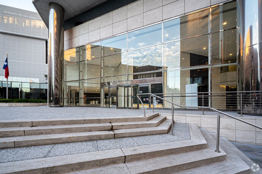 More Photos Of 440 Louisiana St, Houston Office For Lease