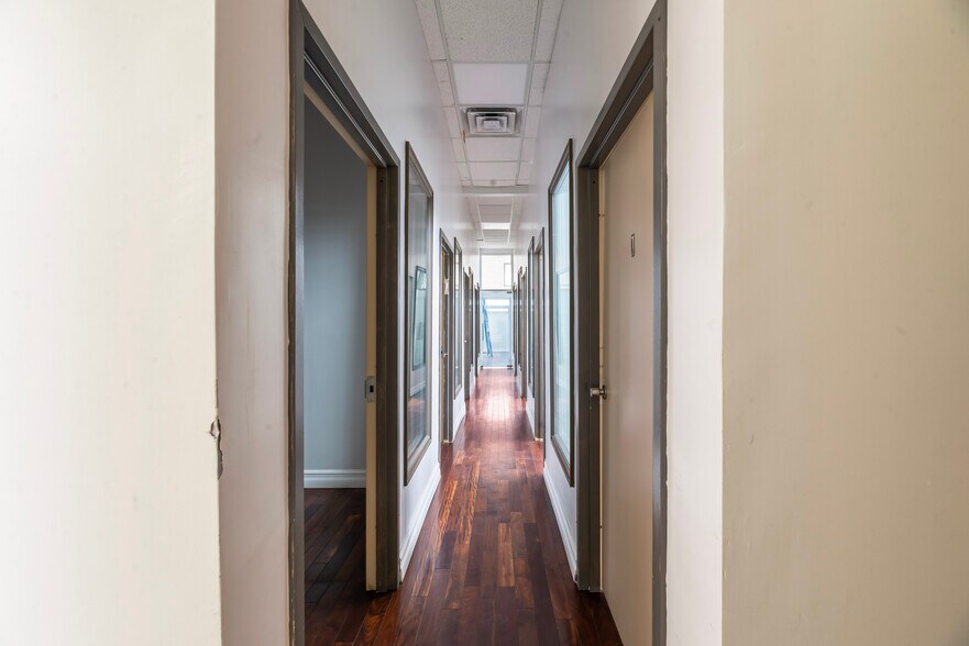 More Photos Of 12419 Metropolitan Ave, Kew Gardens General Retail For Lease