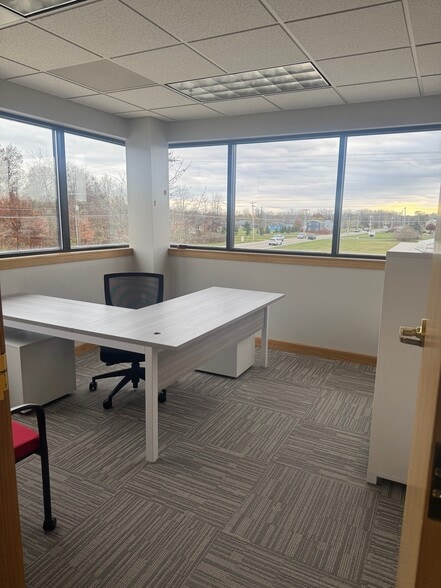 More Photos Of 8310 Clinton Park Dr, Fort Wayne Flex For Lease