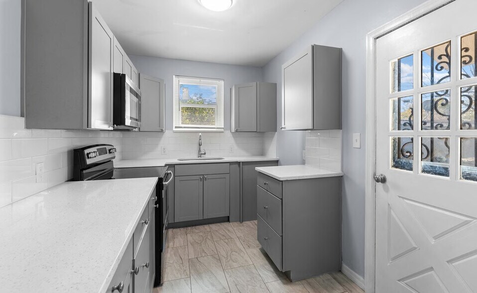 More Photos Of 219 Cherokee St, Jacksonville Specialty For Sale