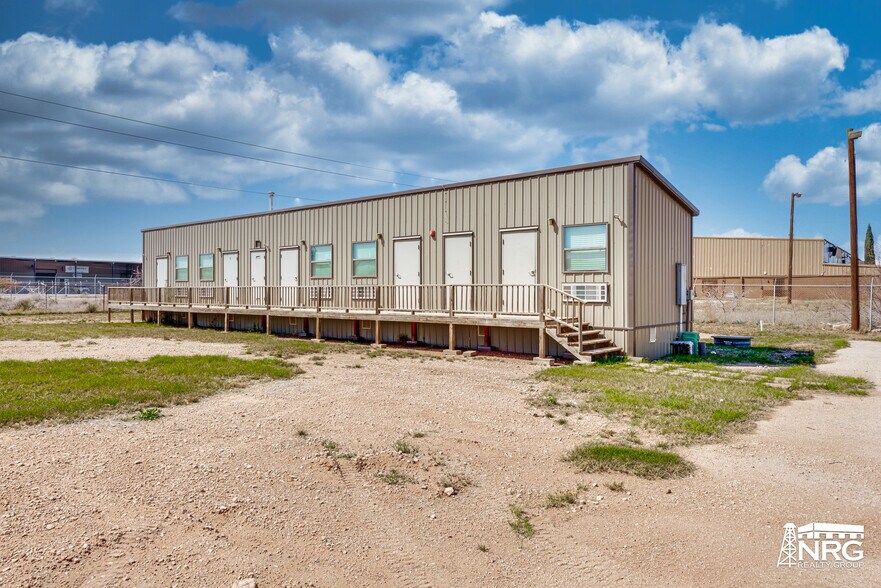 More Photos Of 800 S Meadow Ave, Odessa Warehouse For Sale