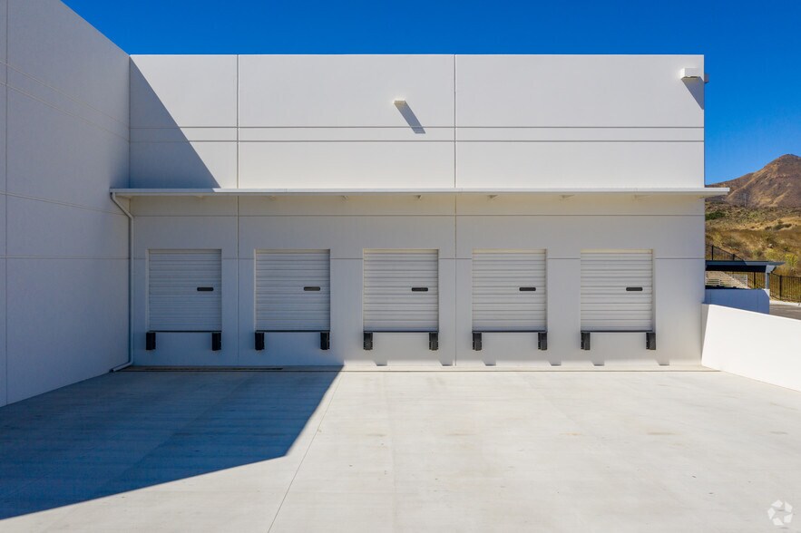 More Photos Of 2455 Conejo Spectrum St, Thousand Oaks Warehouse For Lease