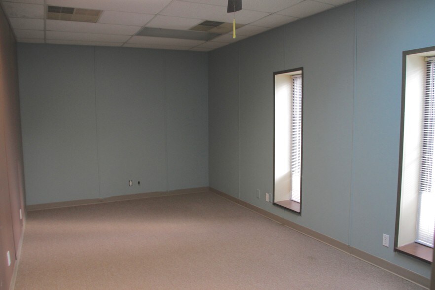 More Photos Of 4300 Business Park Ct, Lilburn Distribution For Lease