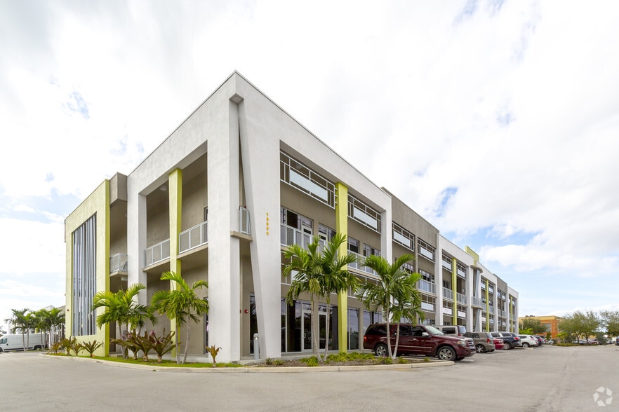 More Photos Of 18900 SW 106th Ave, Miami Freestanding For Lease