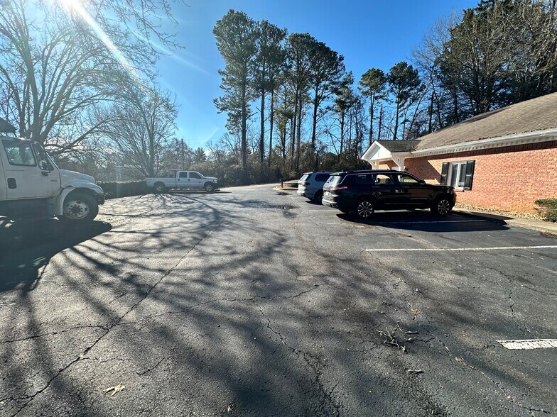 More Photos Of 100 Professional Park Dr, Cumming Office For Lease