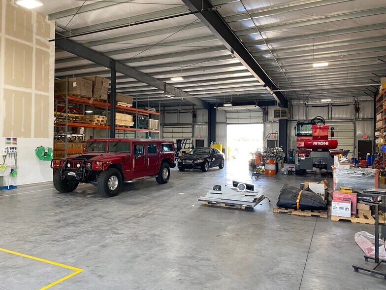 More Photos Of 9154 Woodend Rd, Edwardsville Flex For Lease