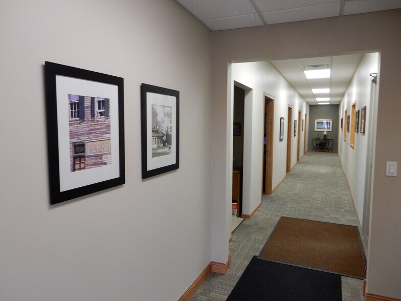 More Photos Of 120 Bentley Ct, Findlay Warehouse For Lease