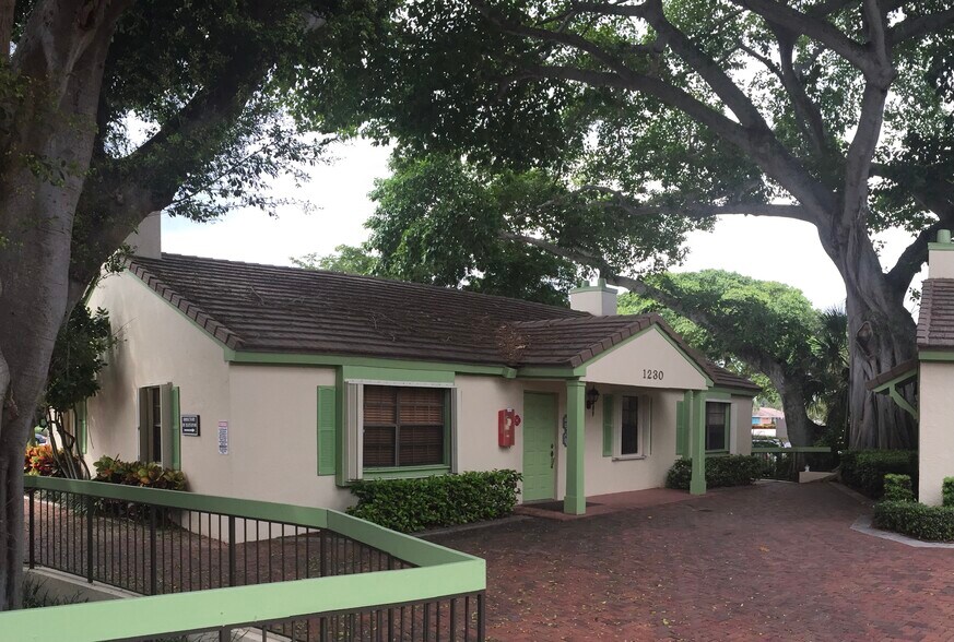 More Photos Of 1230 S Federal Hwy, Boynton Beach Office For Lease