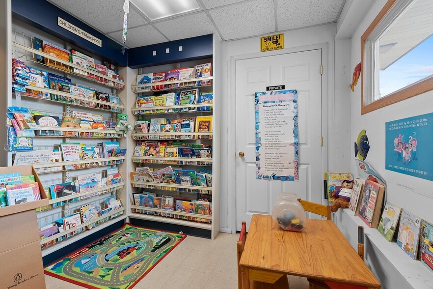 More Photos Of 302 Collins Ave, Oconto General Retail For Sale