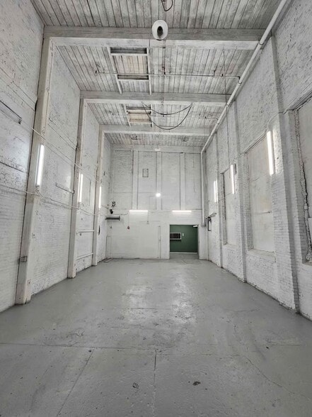 More Photos Of 100 Business St, Hyde Park Unknown For Lease