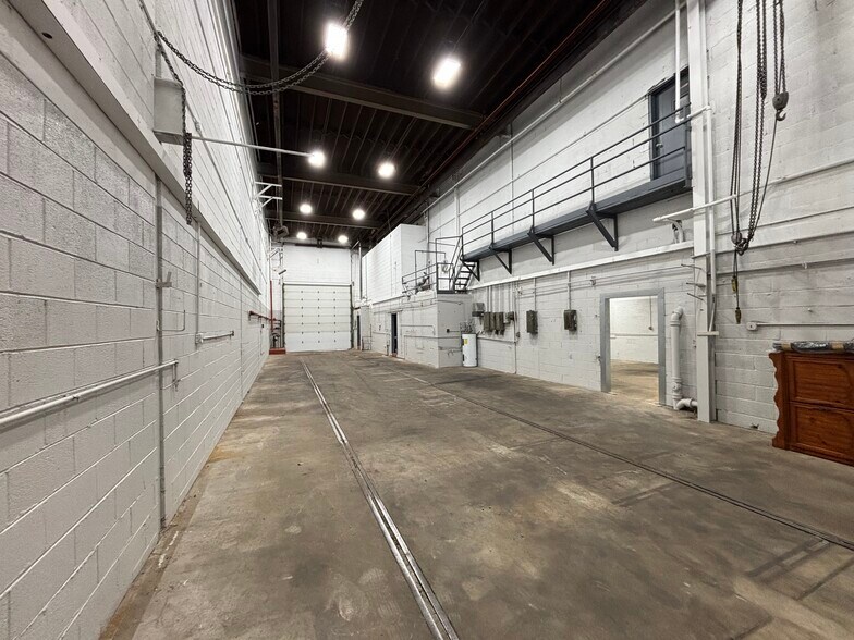 More Photos Of 618 W 5th St, Palmyra Service For Lease