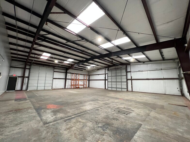More Photos Of 1207 FM 359 Rd, Richmond Warehouse For Lease