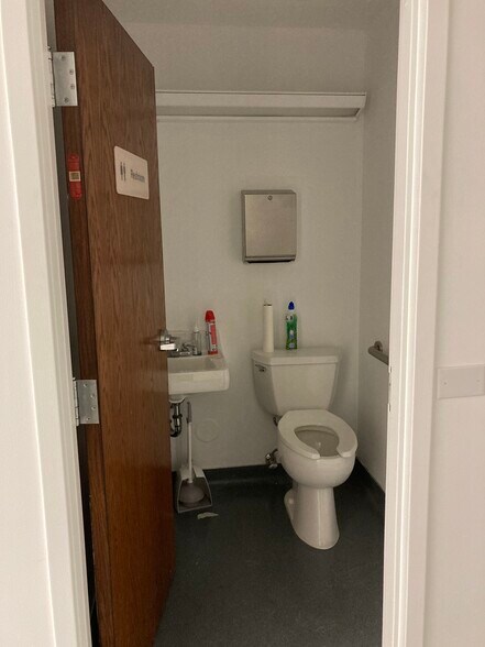 More Photos Of 1055 N 300 W, Provo Medical For Sale