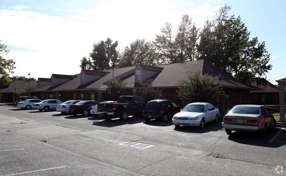 More Photos Of 5501 Winchester Rd, Memphis Office Residential For Sale