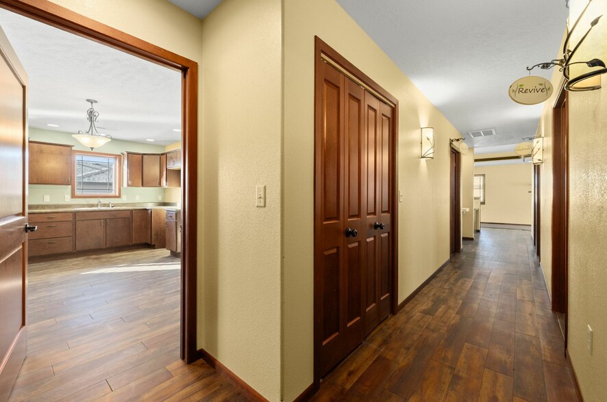 More Photos Of 504 N 16th St, Beresford Office For Sale
