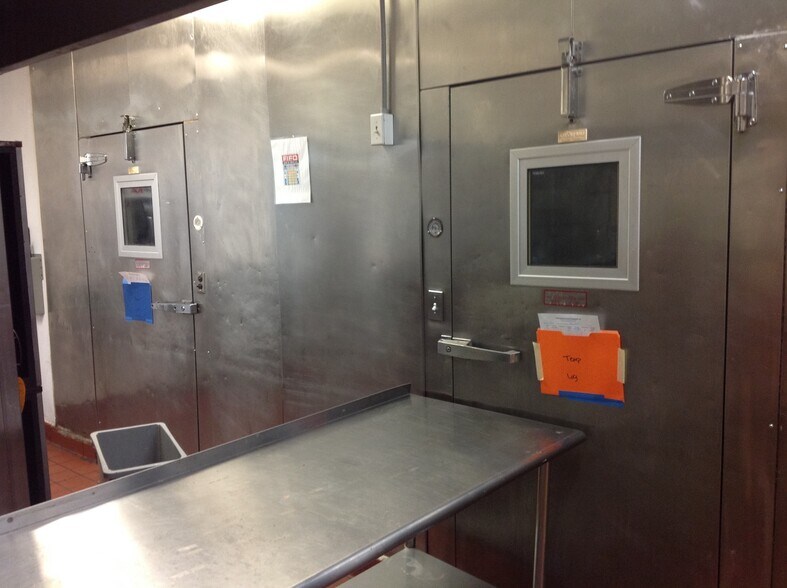 More Photos Of 74 Turnpike Sq, Milford Restaurant For Lease