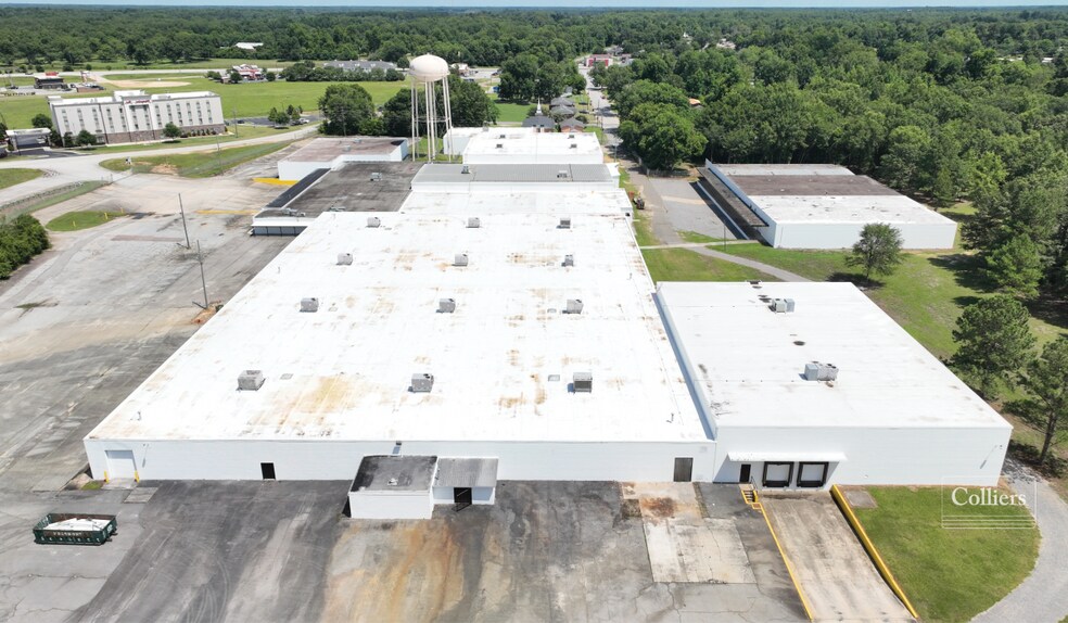 More Photos Of 231 E 13th St, Waynesboro Distribution For Lease