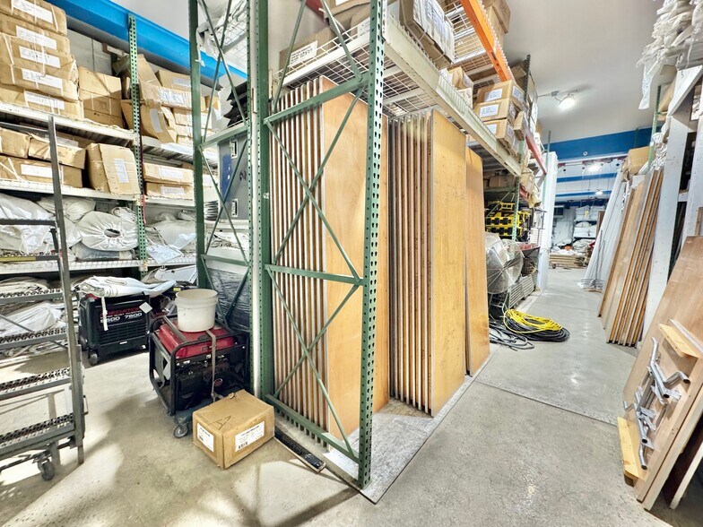 More Photos Of 81 Sheridan Blvd, Inwood Warehouse For Lease