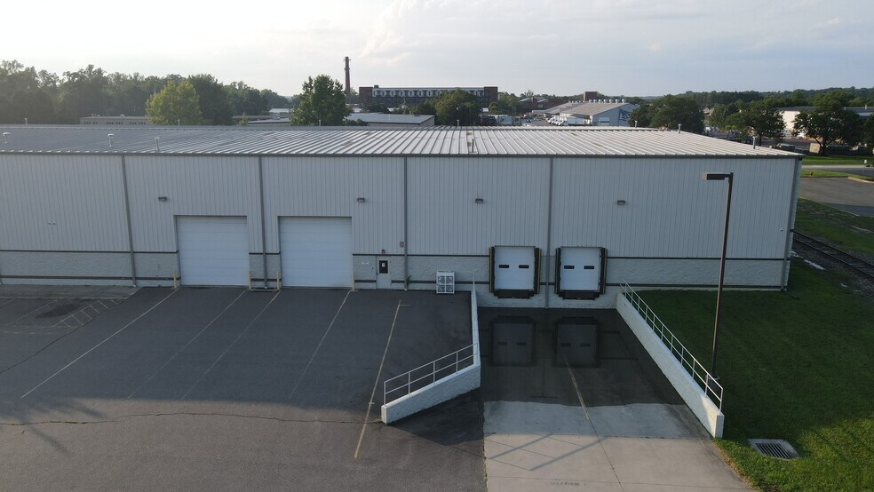More Photos Of 50 Joseph Mills Dr, Fredericksburg Warehouse For Lease