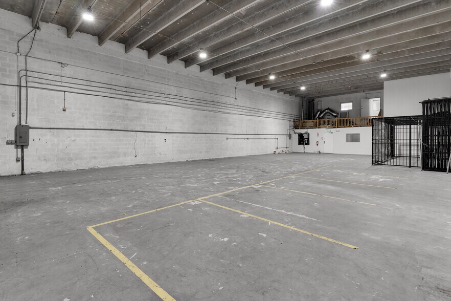 More Photos Of 8200-8358 NW 30th Ter, Doral Warehouse For Lease